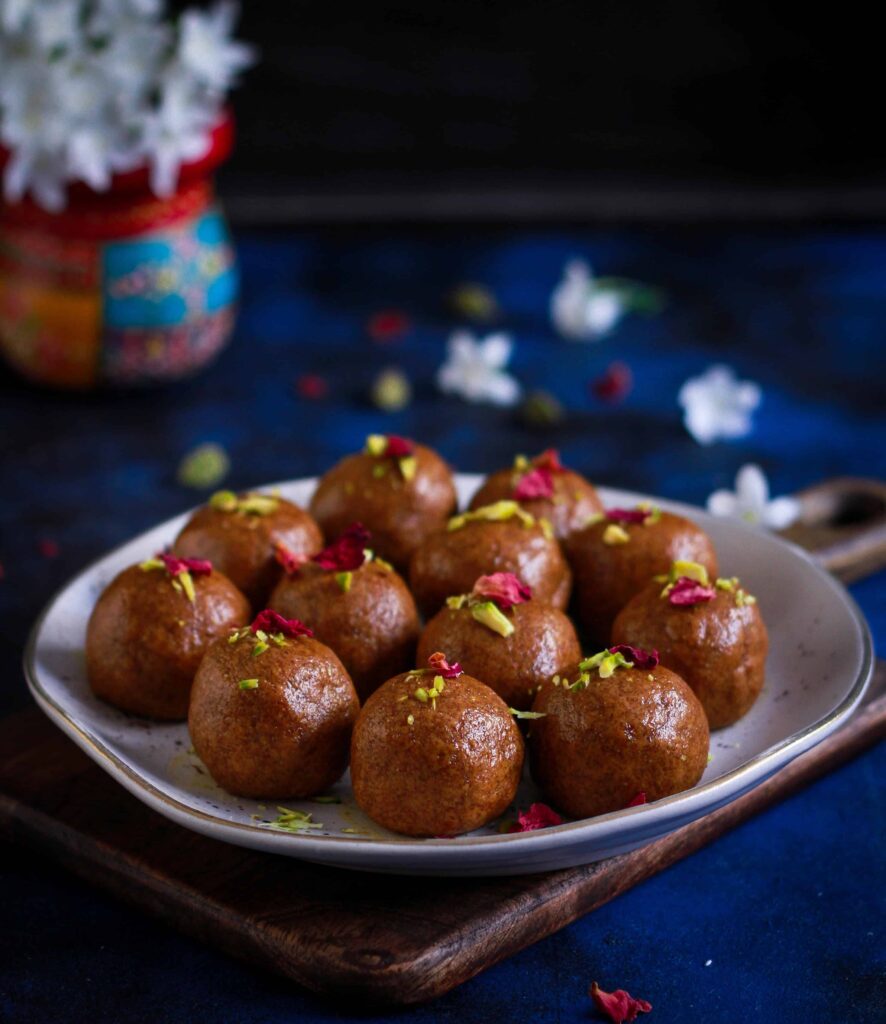 Besan Ladoo | Besan Laddu Indian Dessert