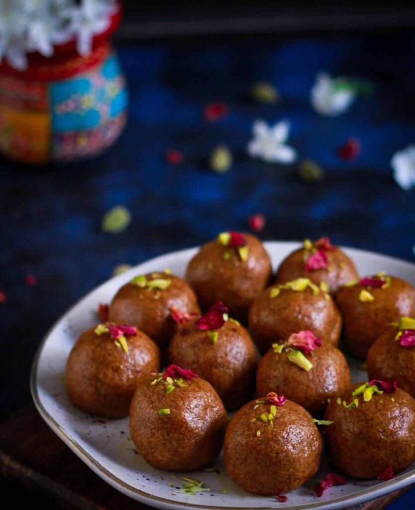 Besan Ladoo | Besan Laddu Indian Dessert