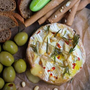 Baked Camembert with Rosemary easy party appetizer
