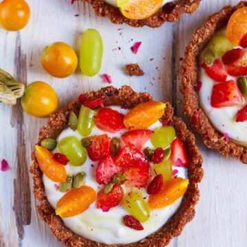 Breakfast Granola Tarts easy no bake healthy recipe vegetarian vegan friendly
