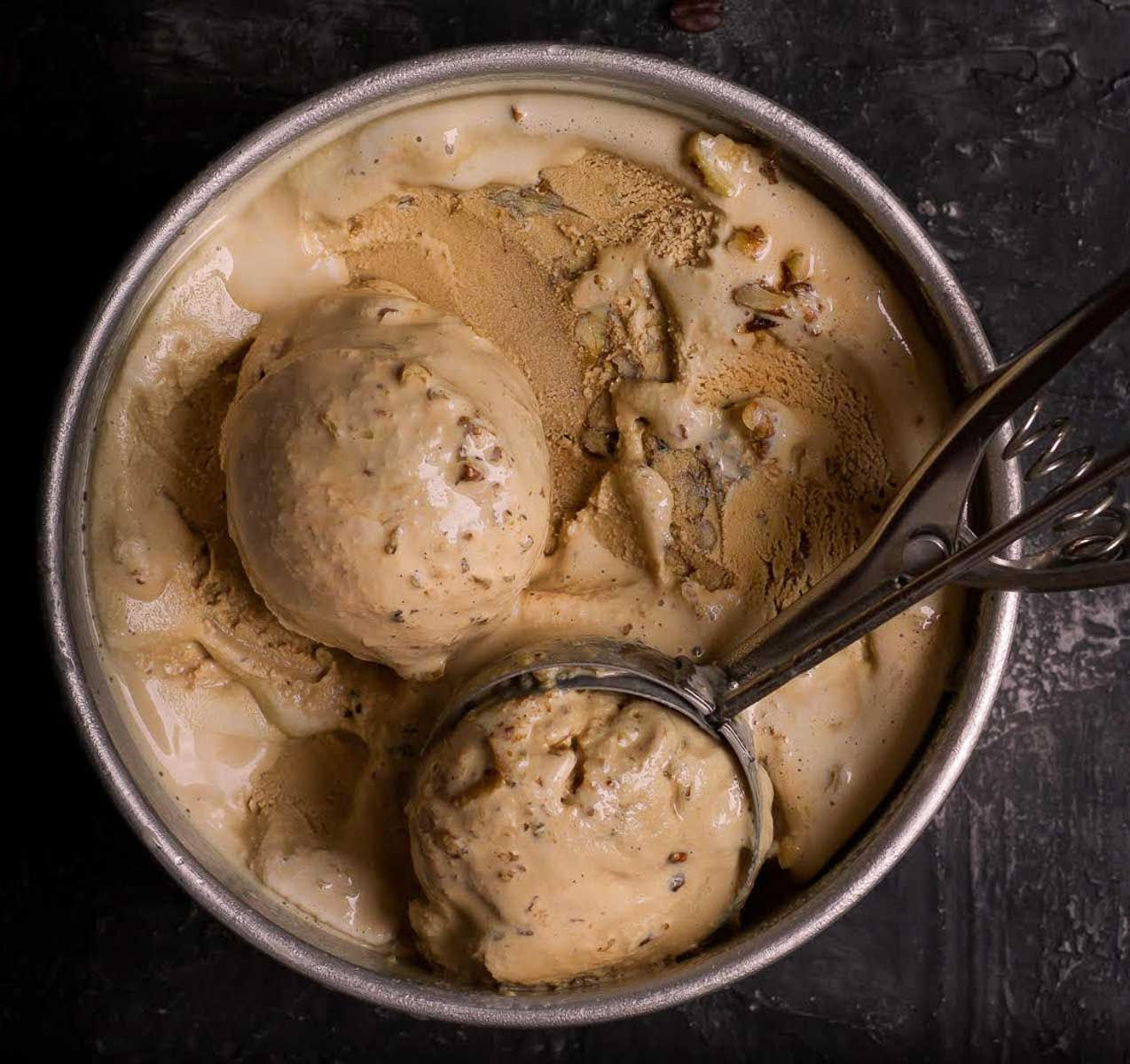 Ice cream with 2 scoops on top.
