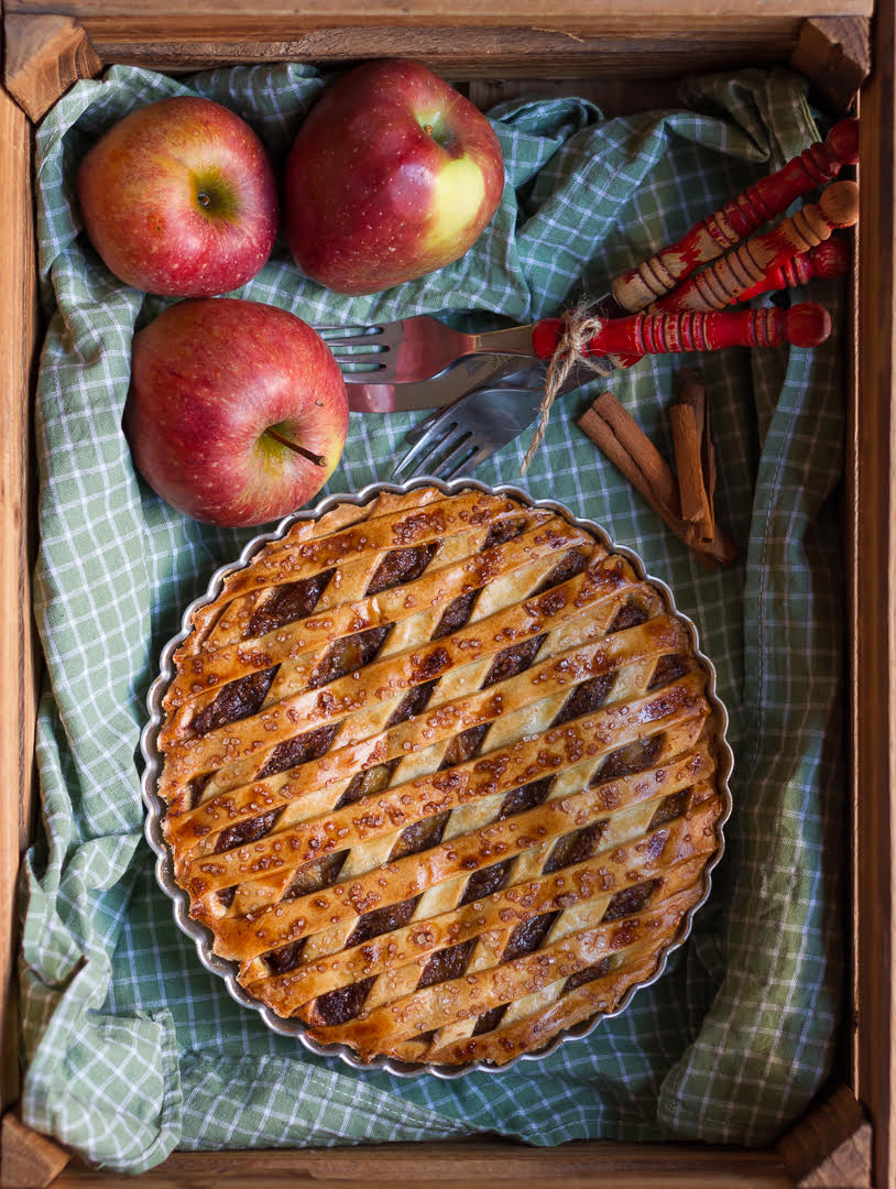 Classic Apple Pie | Easy Eggless Apple Pie Recipe