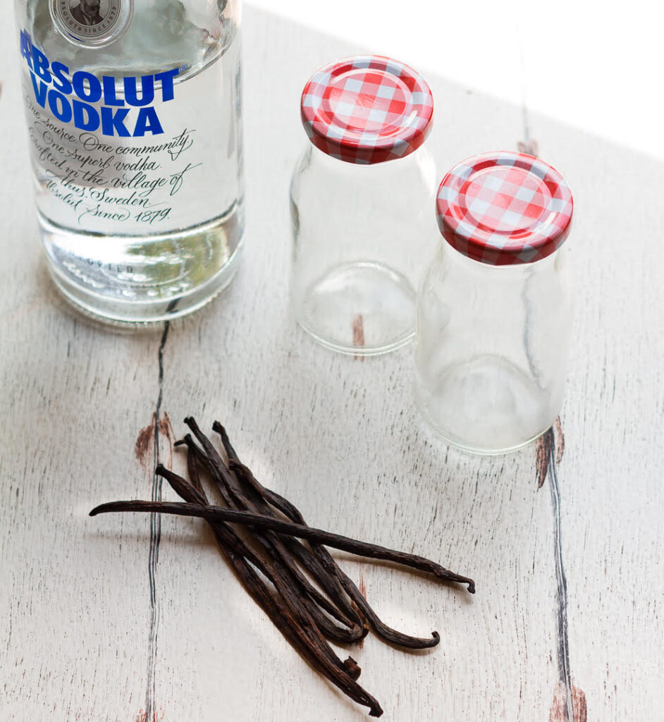 Homemade Vanilla Extract | How to make vanilla extract