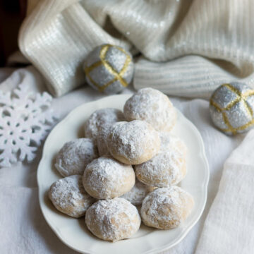 Mexican Wedding Cookies | Easy eggless Holiday cookie recipe