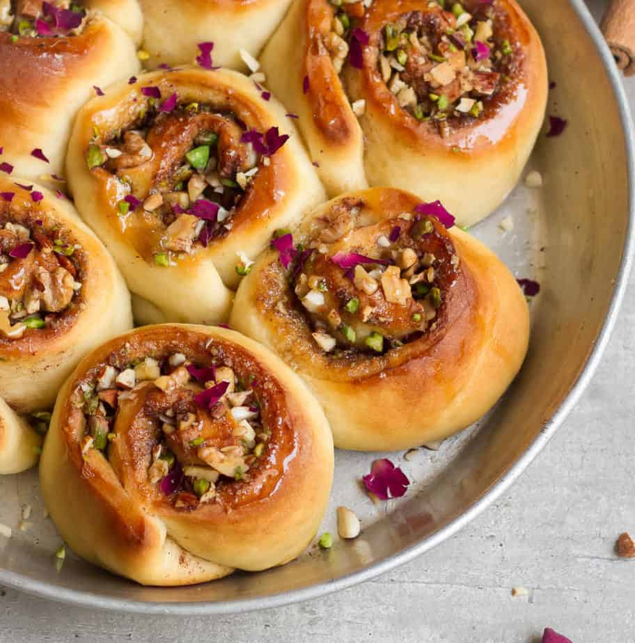 Baklava Cinnamon Rolls | Eggless easy cinnamon rolls with baklava flavors