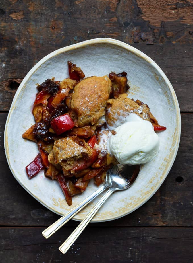 Easy Plum and Apple Cobbler | Easy vegan plum cobbler recipe