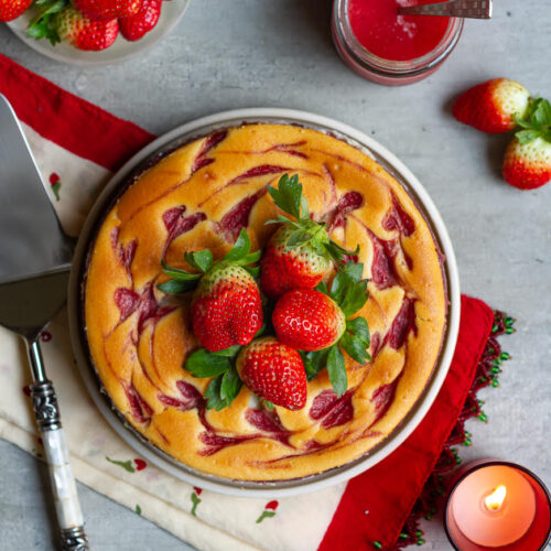 Strawberry Swirl Cheesecake | Baked strawberry cheesecake recipe