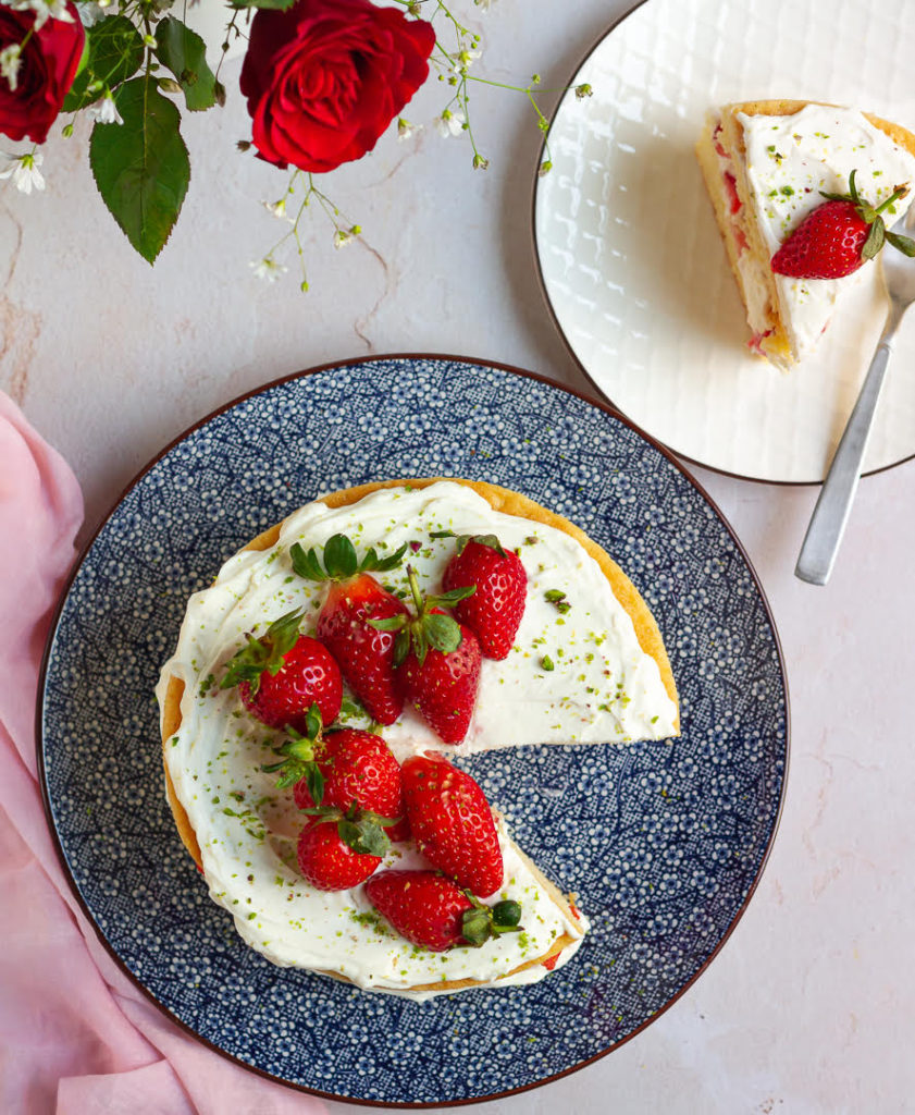 Victoria Sponge Cake | Strawberry Victoria Sponge Cake Recipe