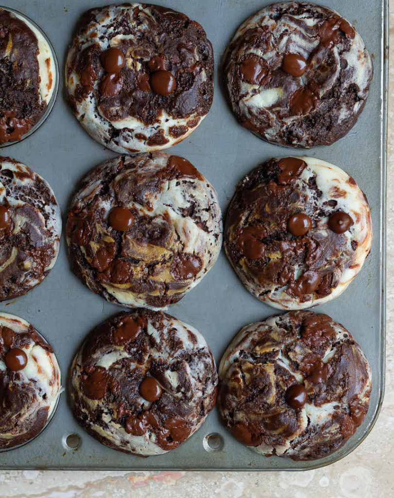 Baked Chocolate Cream Cheese Muffins | Eggless Chocolate Cream Cheese Muffins