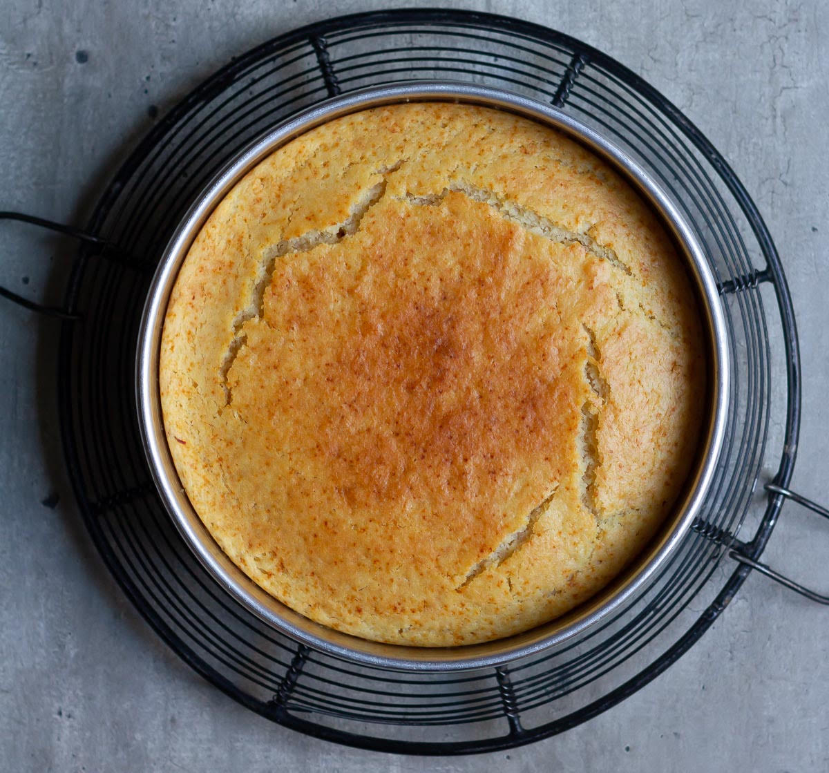 Baked saffron cake