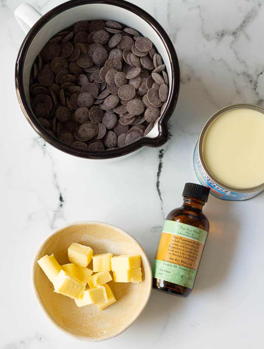 4 ingredients for making peppermint fudge.