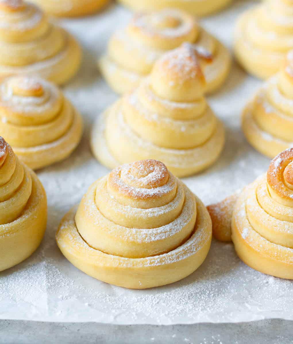 Mallorca bread dusted with icing sugar